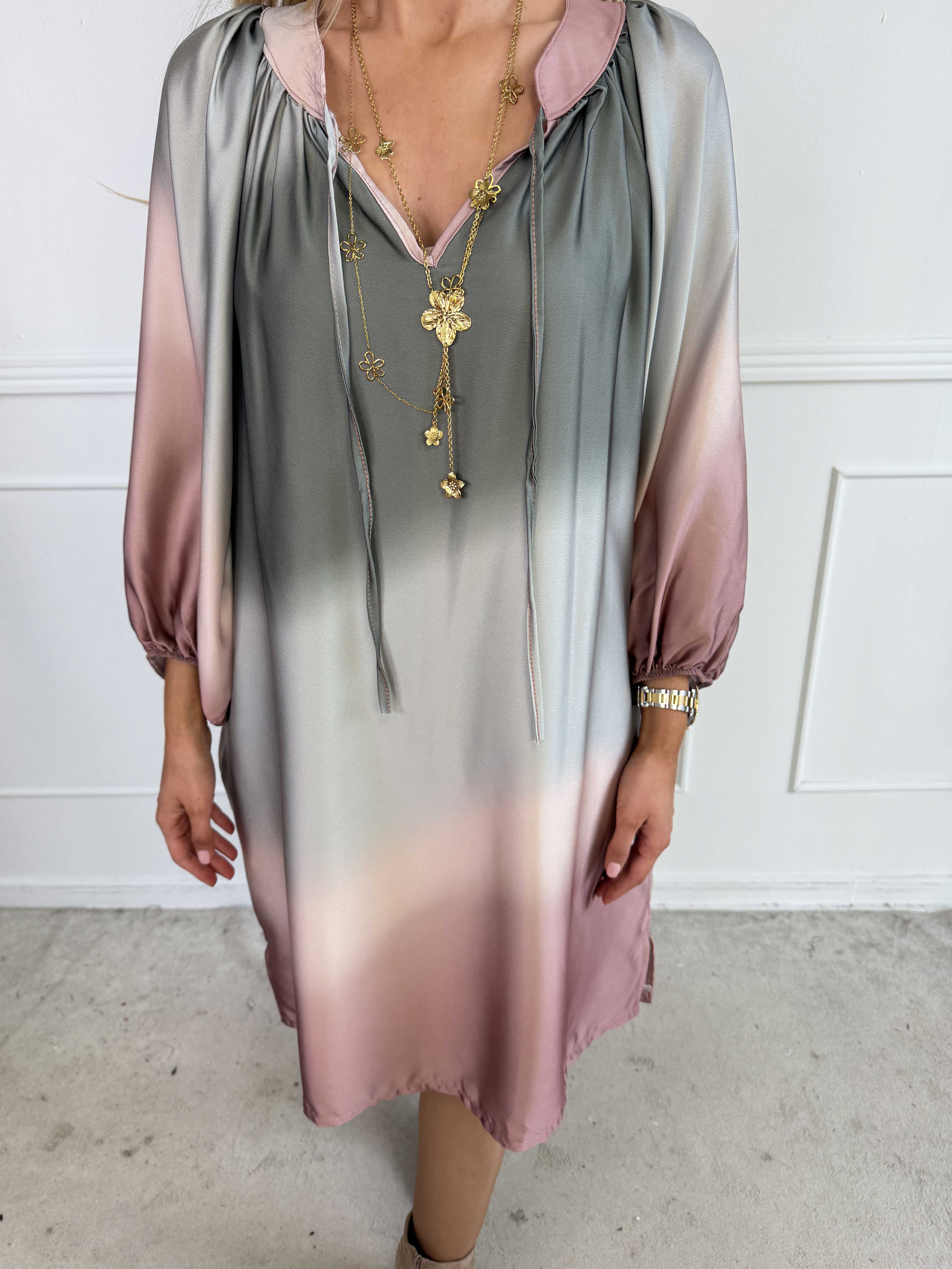Amidala Batik - Elegant tunikakjole i batikmønster med lommer